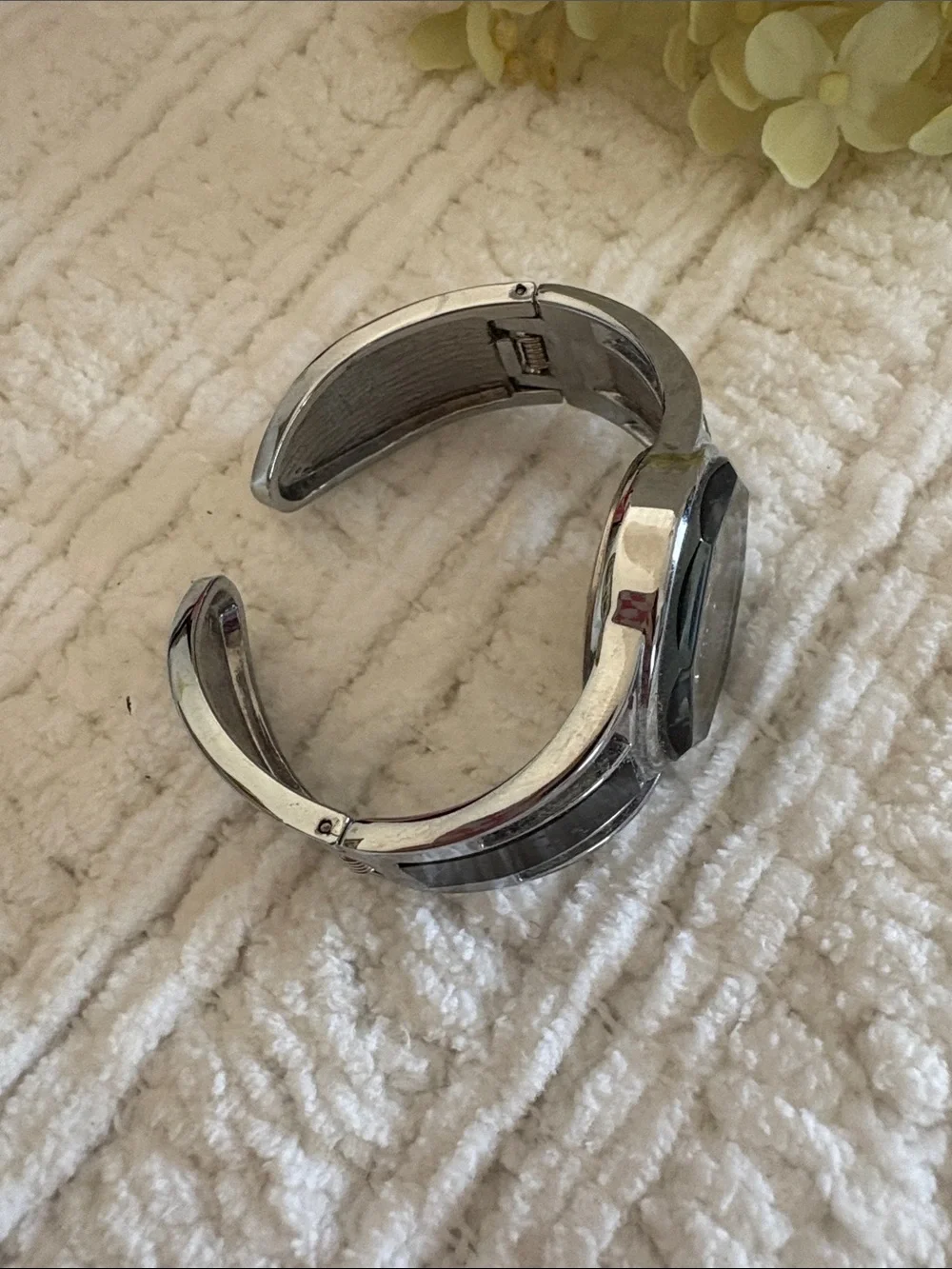 Black and Silver Women's Quartz Fashion Watch